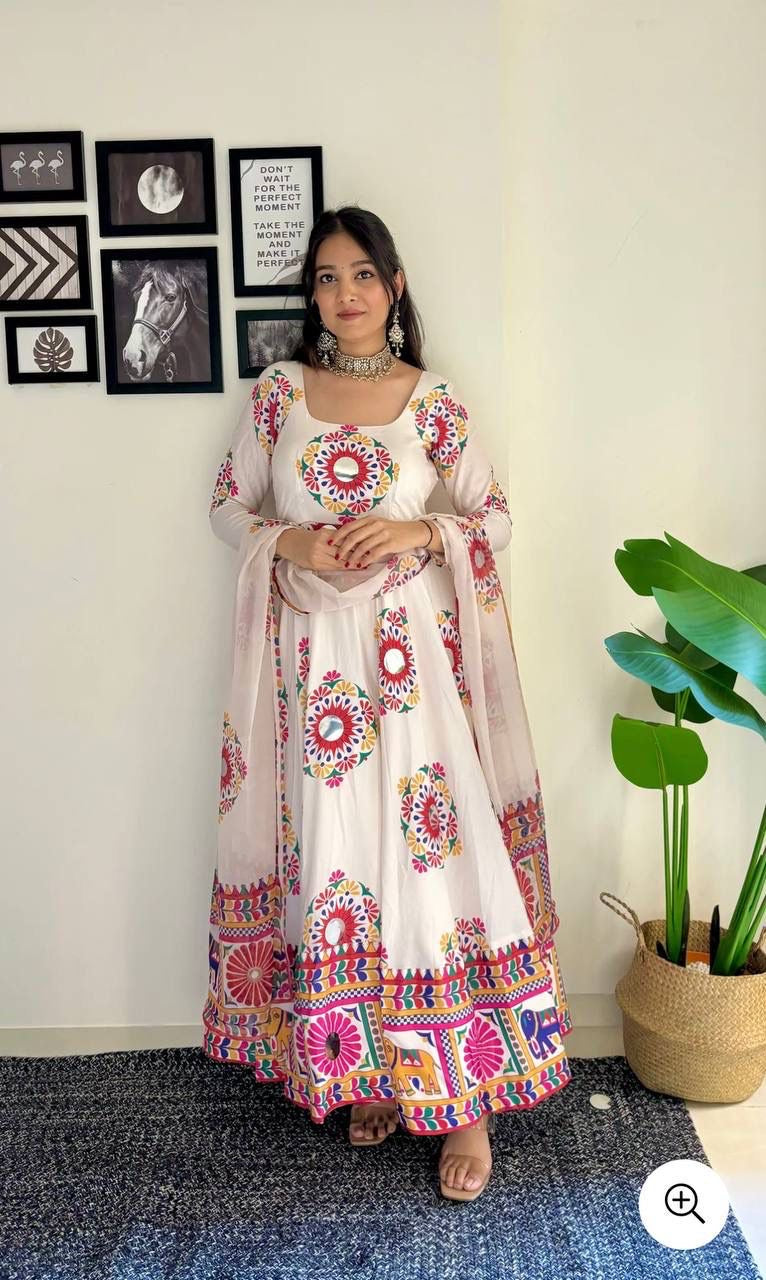 Đěsigner Navratri Look Heavy Moss Satin Silk Gwon & Dupatta Set
