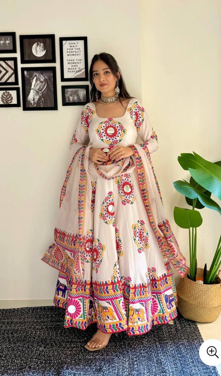Đěsigner Navratri Look Heavy Moss Satin Silk Gwon & Dupatta Set
